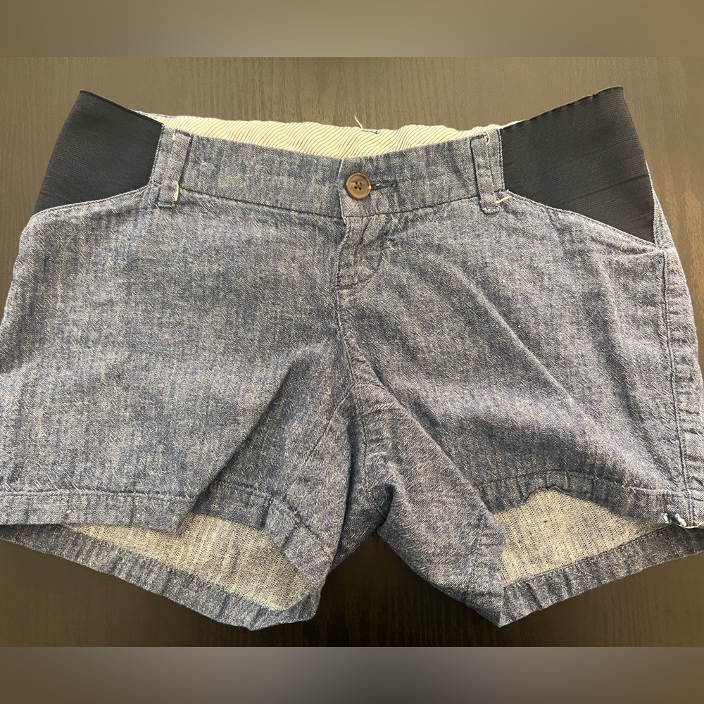 Side panel chambray maternity shorts